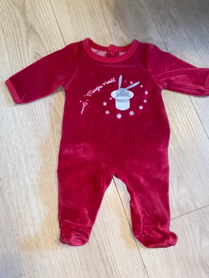 Pyjama rouge “Un tour de magie” Vertbaudet - Taille Naissance