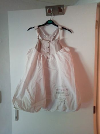 Jolie robe blanche. 12 ans