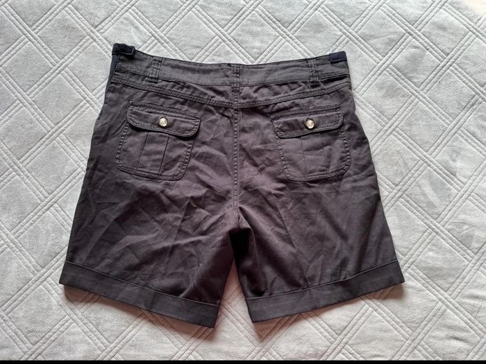 Short noir - Kiabi - taille 42 - très bon état - photo numéro 3