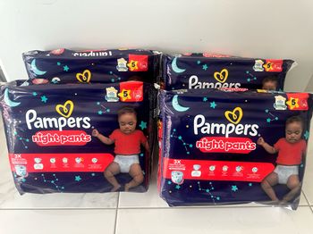 Lot de 140 couches Pampers night pants T5