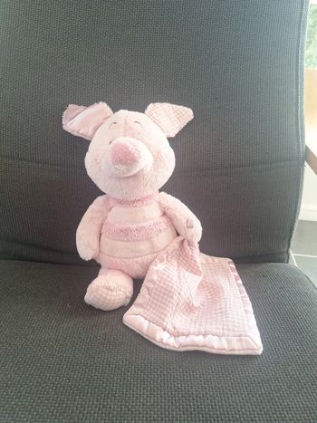 Doudou porcinet mouchoir