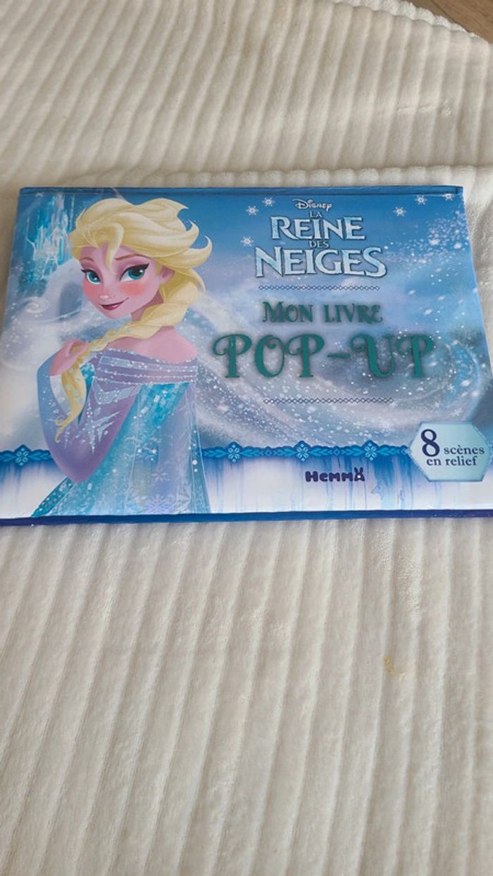 Livre pop up reine des neige