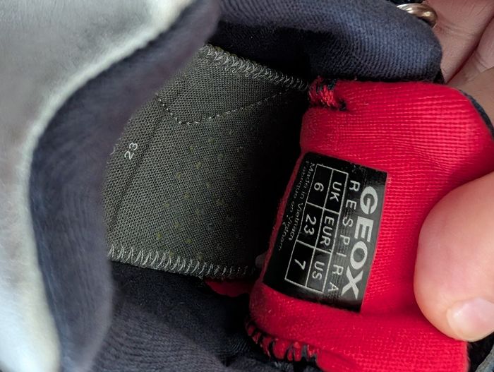 Baskets ultralegeres garçon. Taille 23. Neuf. Geox - photo numéro 4