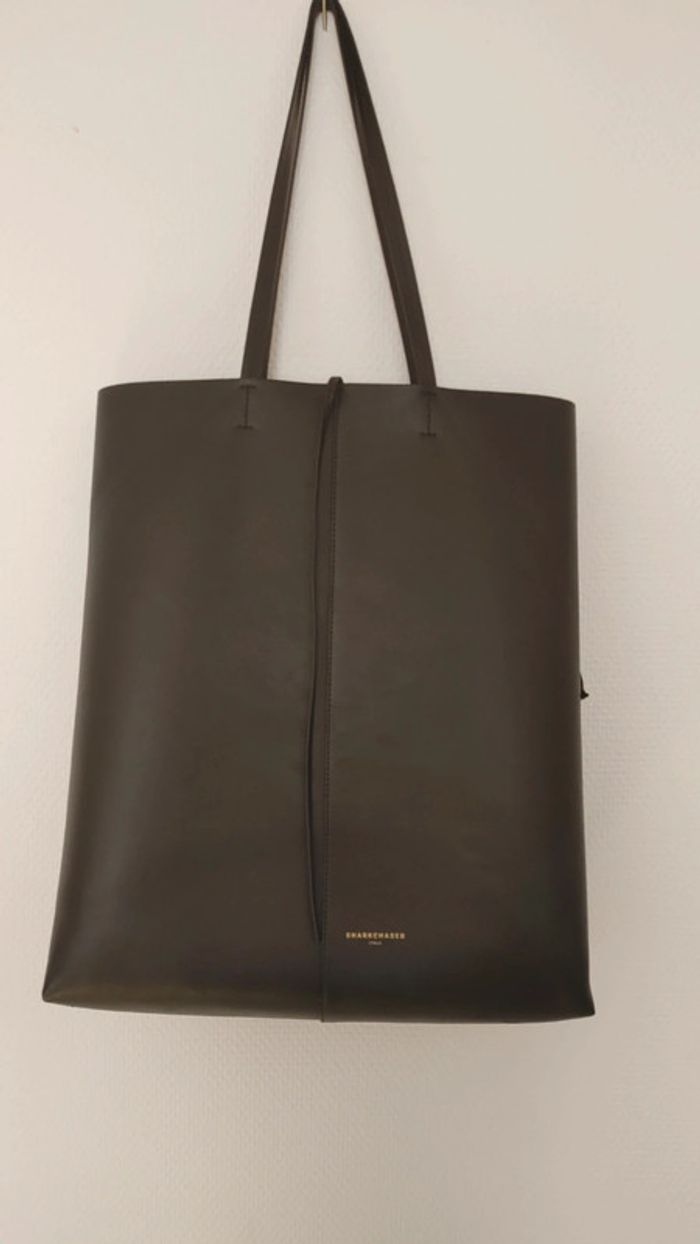 Élégant sac en cuir noir tout en sobriété - photo numéro 3
