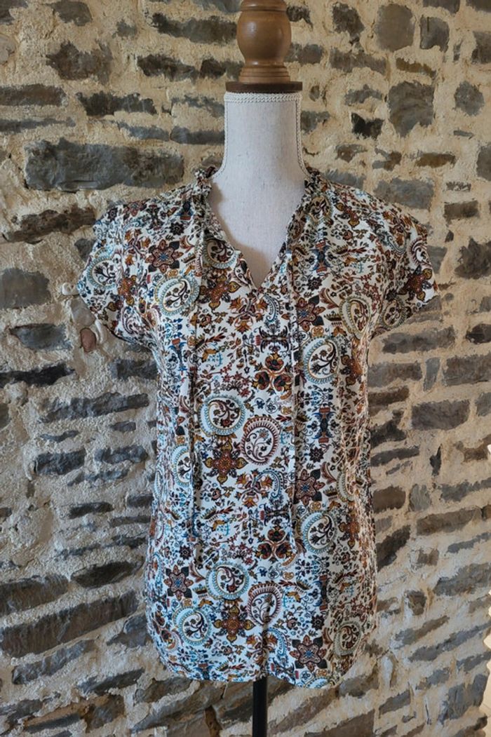 Blouse manches courtes à motifs imprimé cachemire écru rouille bleu Camaïeu Taille 38
