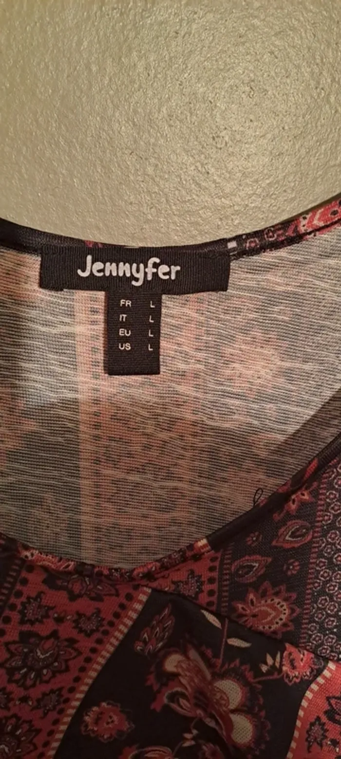 Débardeur tons rouge et noir avec froufrou - Marque Jennyfer - Taille L - État neuf. - photo numéro 5