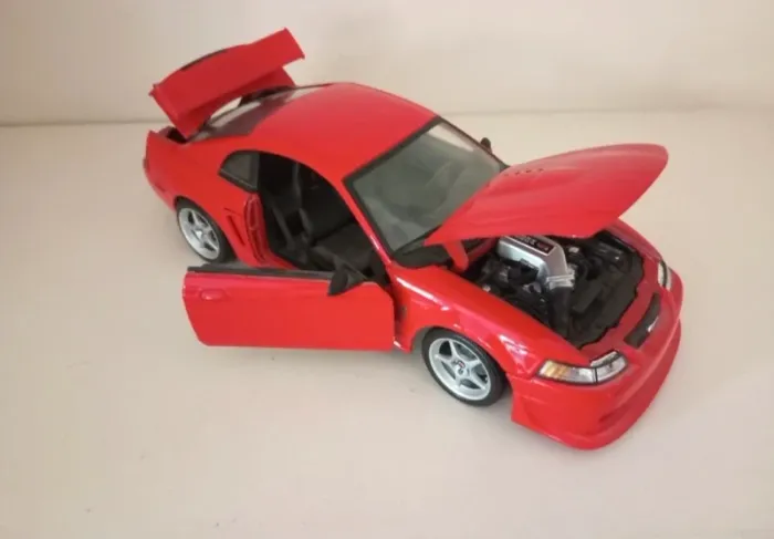 Miniature Ford mustang SVT Cobra 2000 1/18 - photo numéro 2