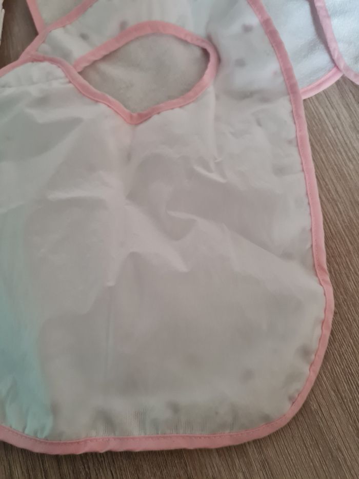 Lot bavoirs - photo numéro 2