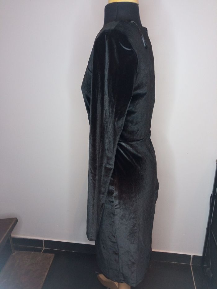 Robe de soirée en velours - photo numéro 2
