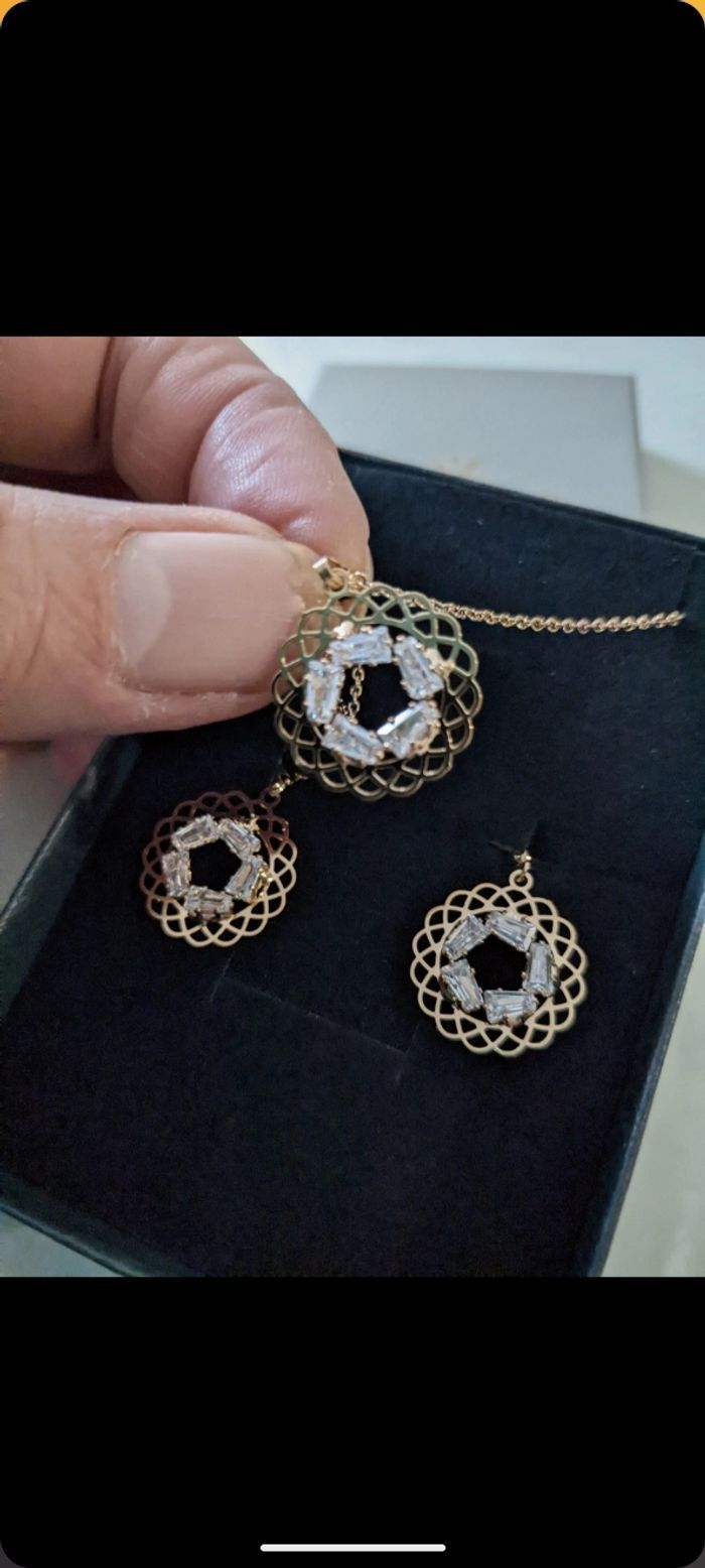 Magnifique parure Gioyes plaqué or 24 carats sertis de zirconiums. - photo numéro 6