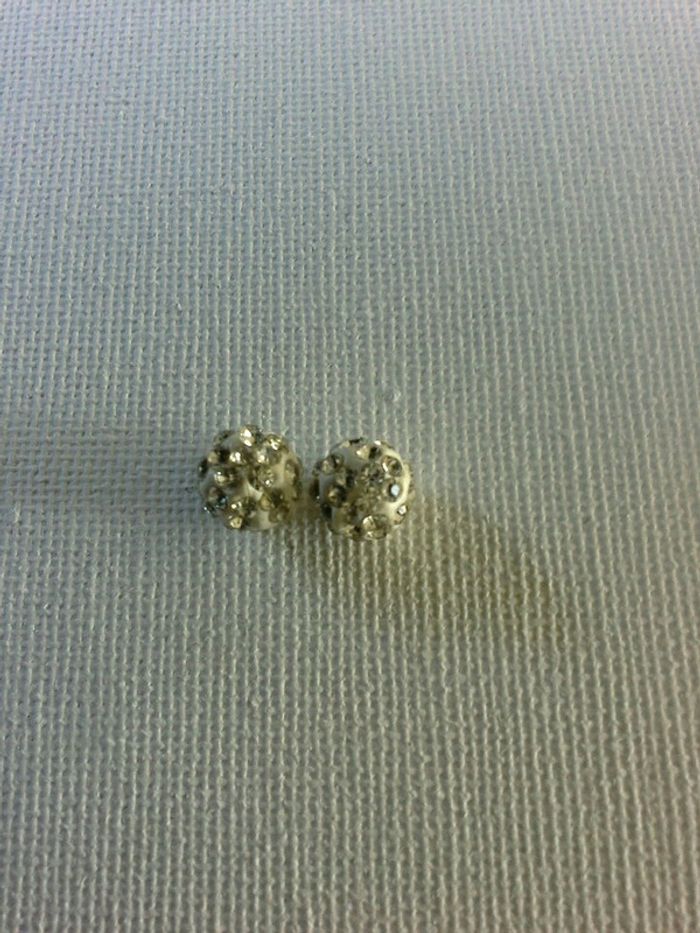Boucles d'oreilles blanc avec strass