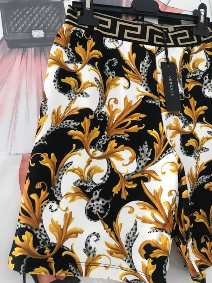 Bermuda large Versace 12 ans neuf - photo numéro 2