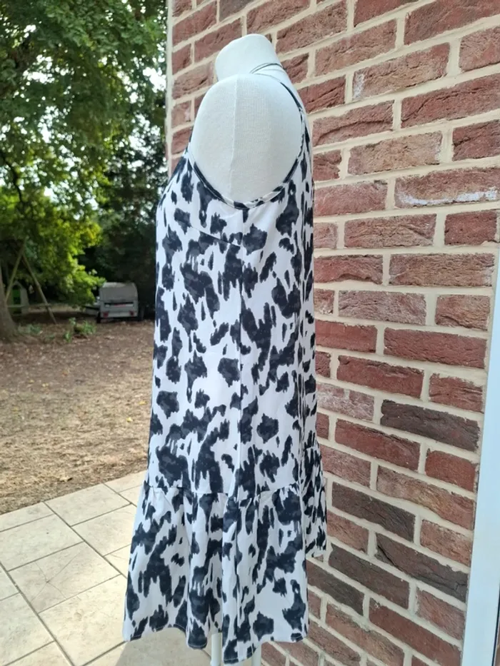 Robe neuve avec étiquette 🏷 - photo numéro 4