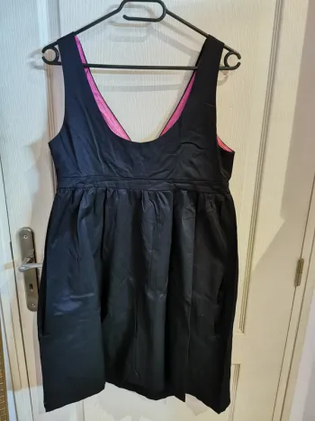 Robe noire classe T42