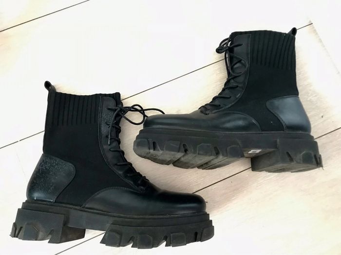 Boots motardes noires hautes à lacets rangers