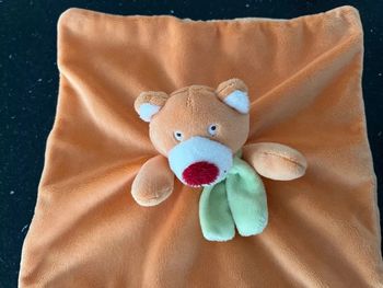 Doudou, plat, renard, orange, velours écharpe cache-nez vert nez rouge