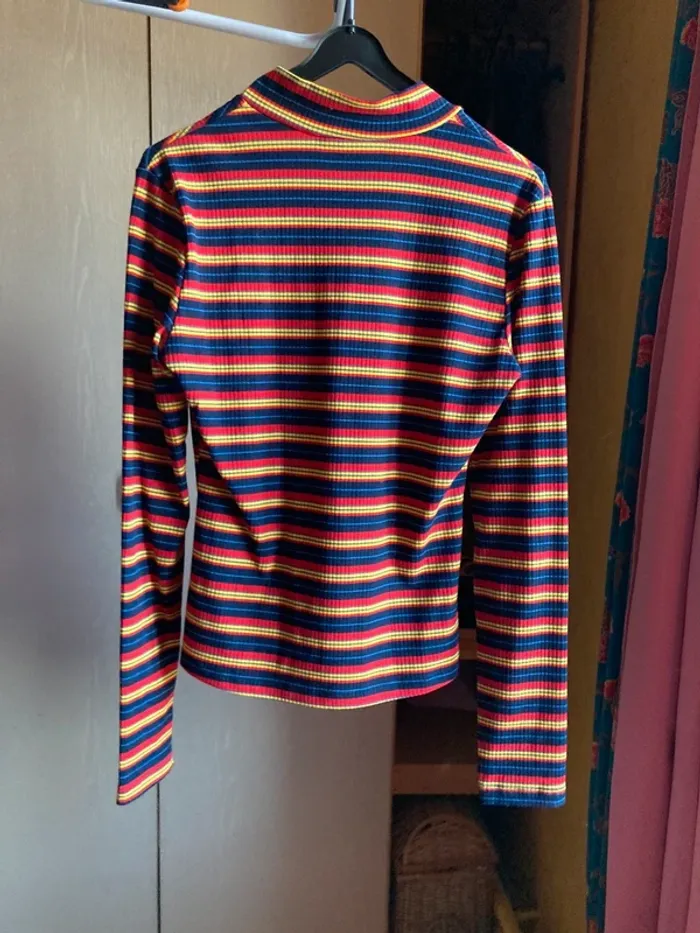 Superbe sweat-shirt pull coton jamais porté, lignes taille M - photo numéro 2