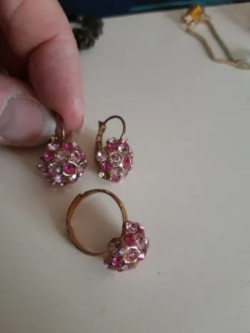 Lot boucles d'oreilles et bague fantaisies