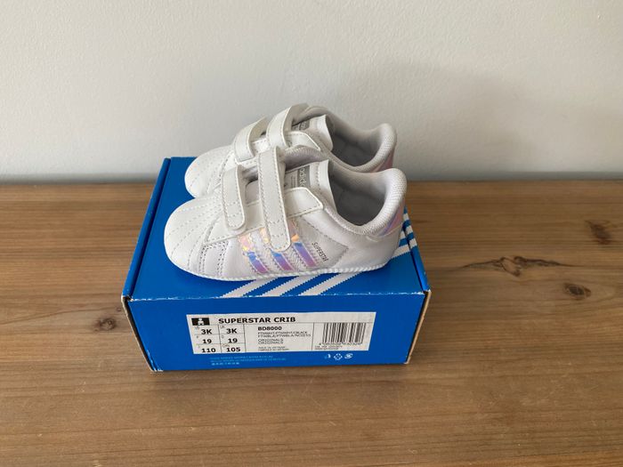 Basket SUPERSTAR CRIB fille pointure 19 Adidas