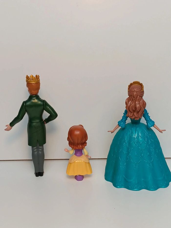 Lot figurines Disney mattel princesse Sofia
taille 14cm pour la plus grande - photo numéro 3