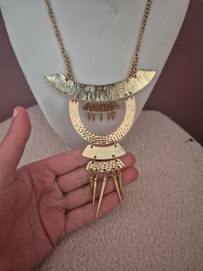 Collier doré - photo numéro 4