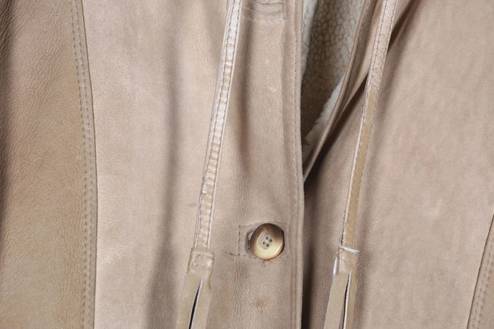 "Superbe peau lainée vintage 70-80's en daim fourré (cuir) #240474 - photo numéro 3