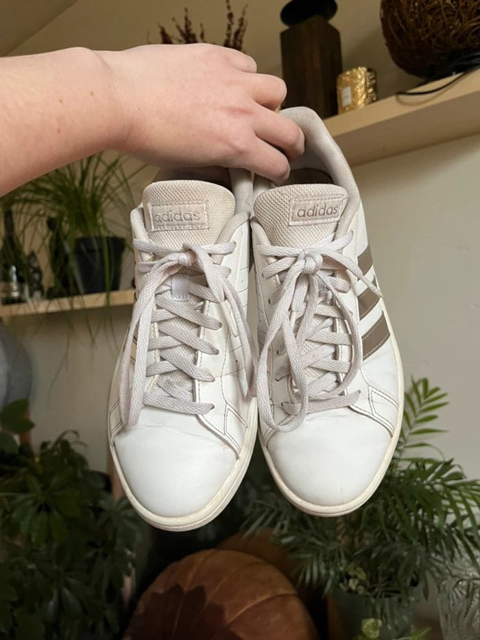 Baskets confortable Adidas Grand Court Base - blanc et gris argenté - photo numéro 14