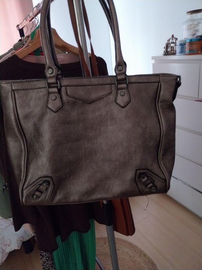 Grand  sac  à  main