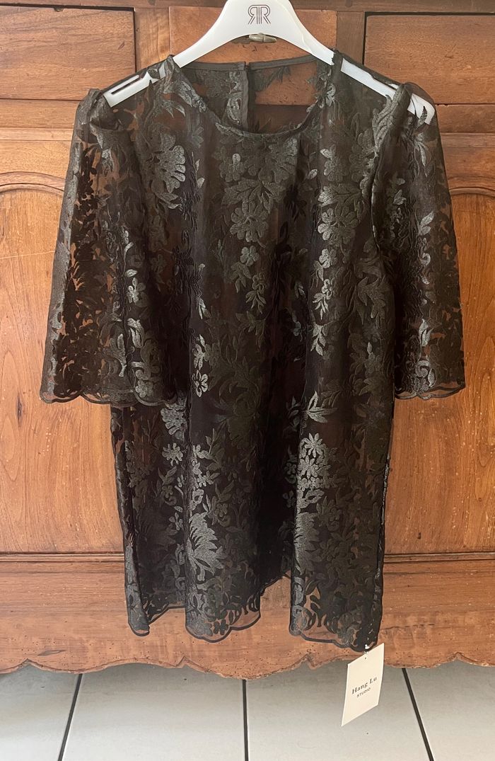 Blouse dentelle noir manches courtes