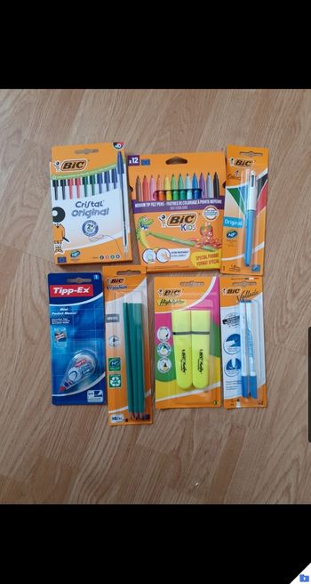 Lot fournitures scolaires 