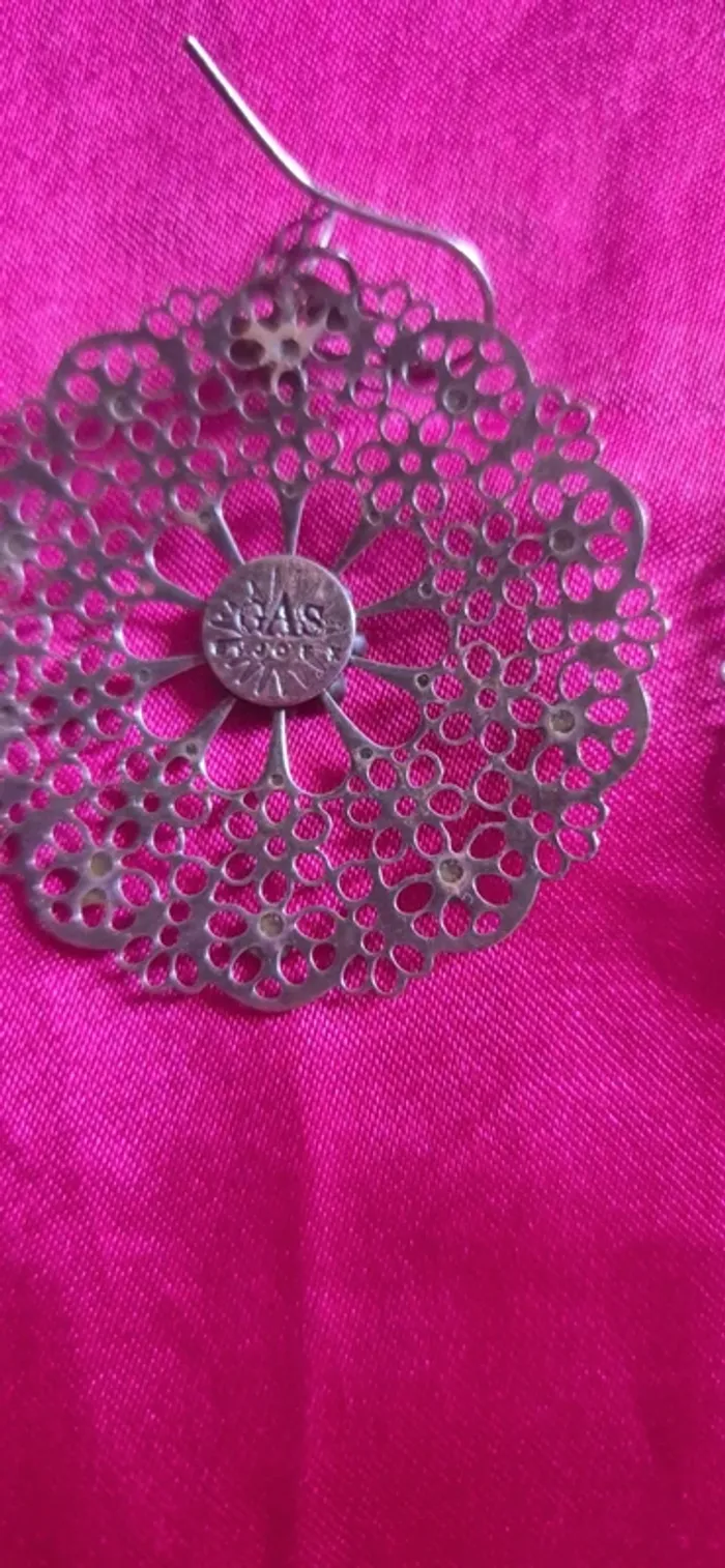 Boucles d'oreille Gas strass et effet dentelle argent très bon état - photo numéro 3