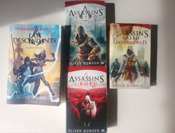 Lot de 4 livres Assassin's Creed : Brotherhood, Revelations, Underworld