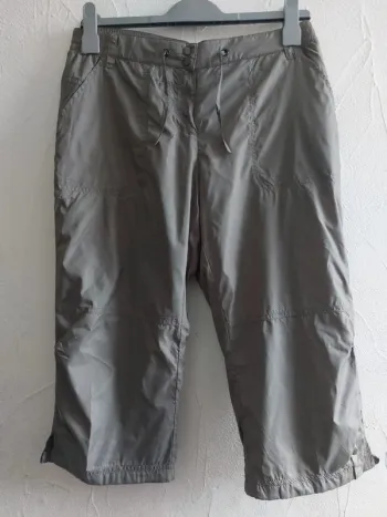 Pantacourt kaki Taille 40