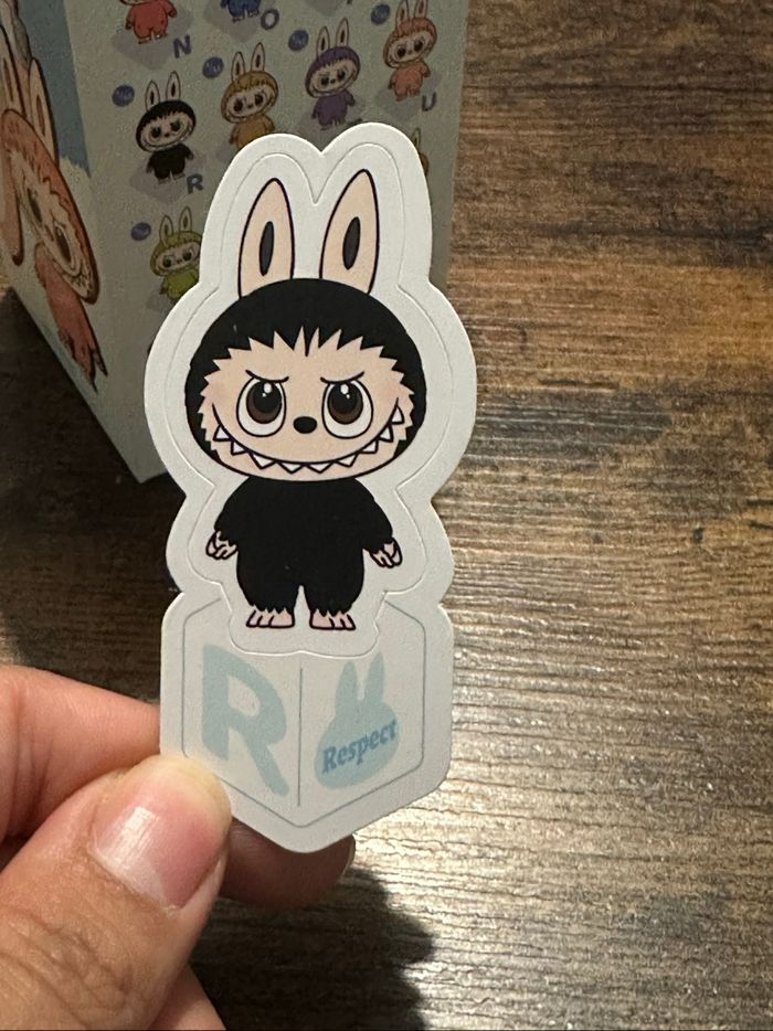 Pin for love R noir  labubu the monsters neuf authentique