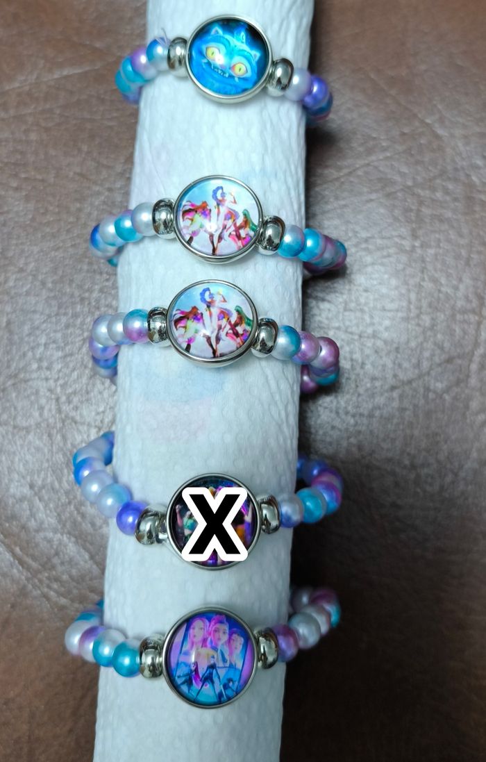 Une trousse+ 1 bracelet kpop demon hunters - photo numéro 3