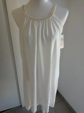 Robe d'été blanc cassé beige avec col tresse fil doré neuf avec étiquette New collection