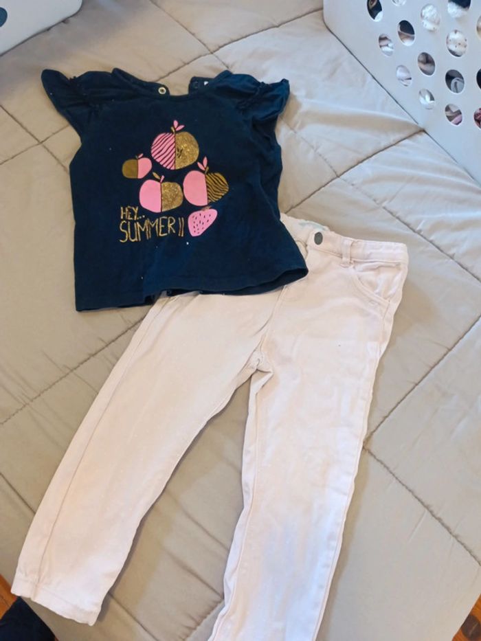 Ensemble t-shirt plus pantalon taille 23 mois