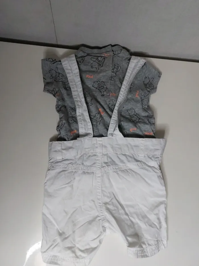 Ensemble salopette blanche et tee short gris imprimé "Disney baby" - photo numéro 2