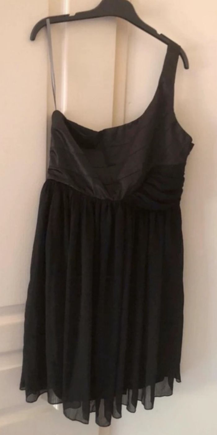 Robe noire - photo numéro 2