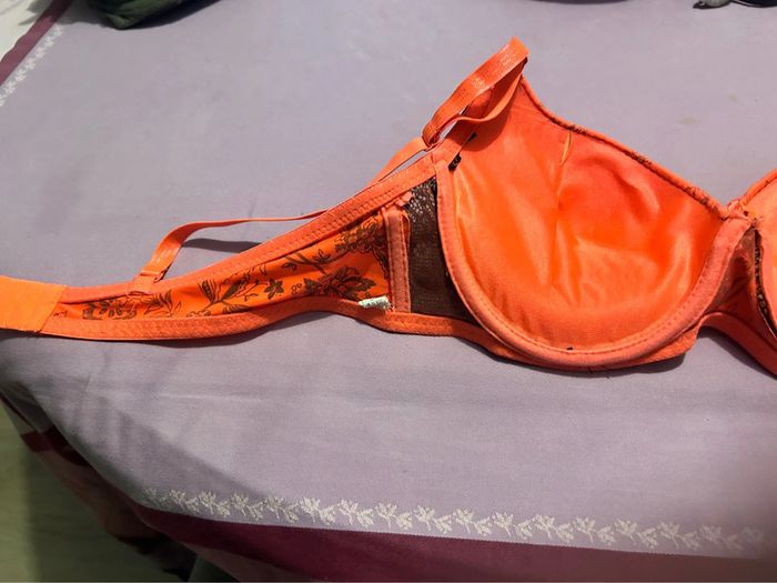 Soutien gorge rose et noir taille 42/95 - photo numéro 3