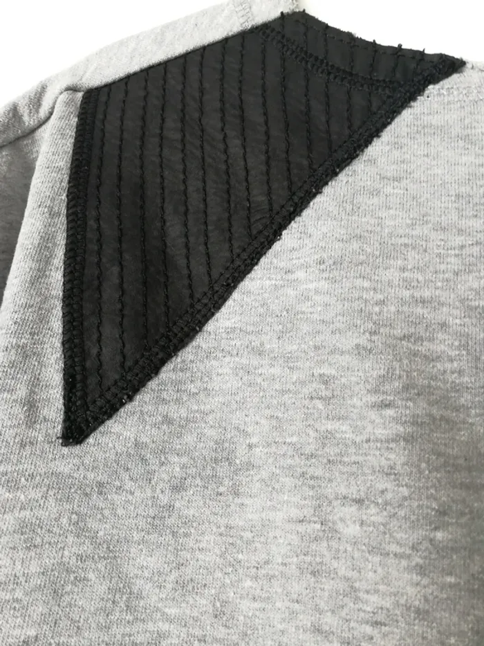 Sweat gris manches courtes empiècement cuir - photo numéro 2