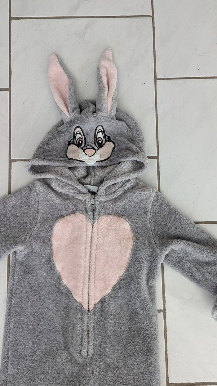 Sur pyjama pilou ou déguisement lapin