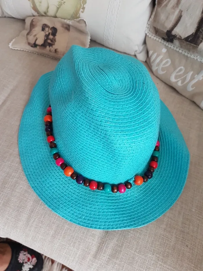 Chapeau bleu turquoise et perles multicolres en bois Neuf - photo numéro 3