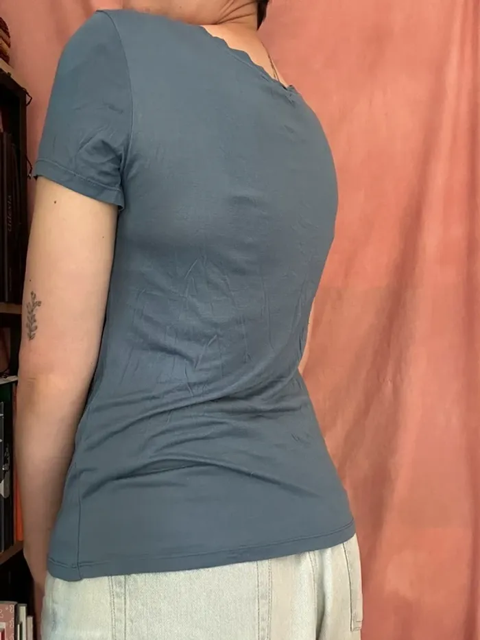 T-shirt bleu souple - photo numéro 2