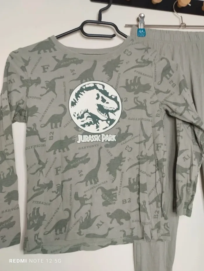 Pyjama Jurassic World fluorescente taille 8 ans - photo numéro 2