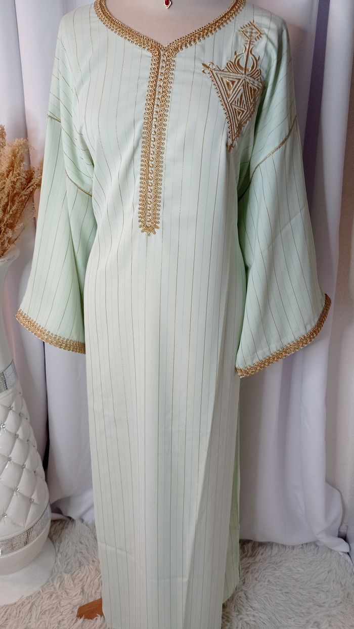 Caftan brodé en crêpe de soie, Gandoura marocaine vert eau - photo numéro 2