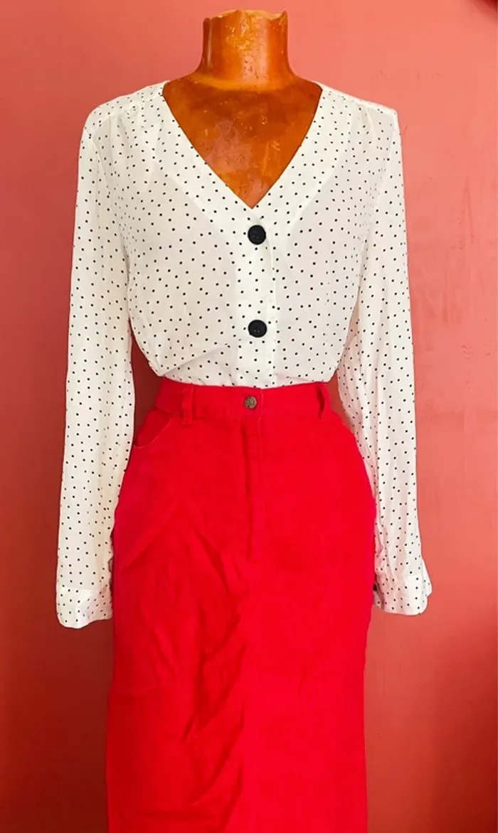 Élégante blouse fluide écru à pois noirs
