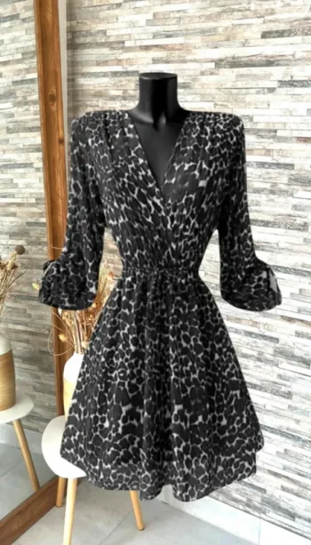 Robe chic noire et blanche