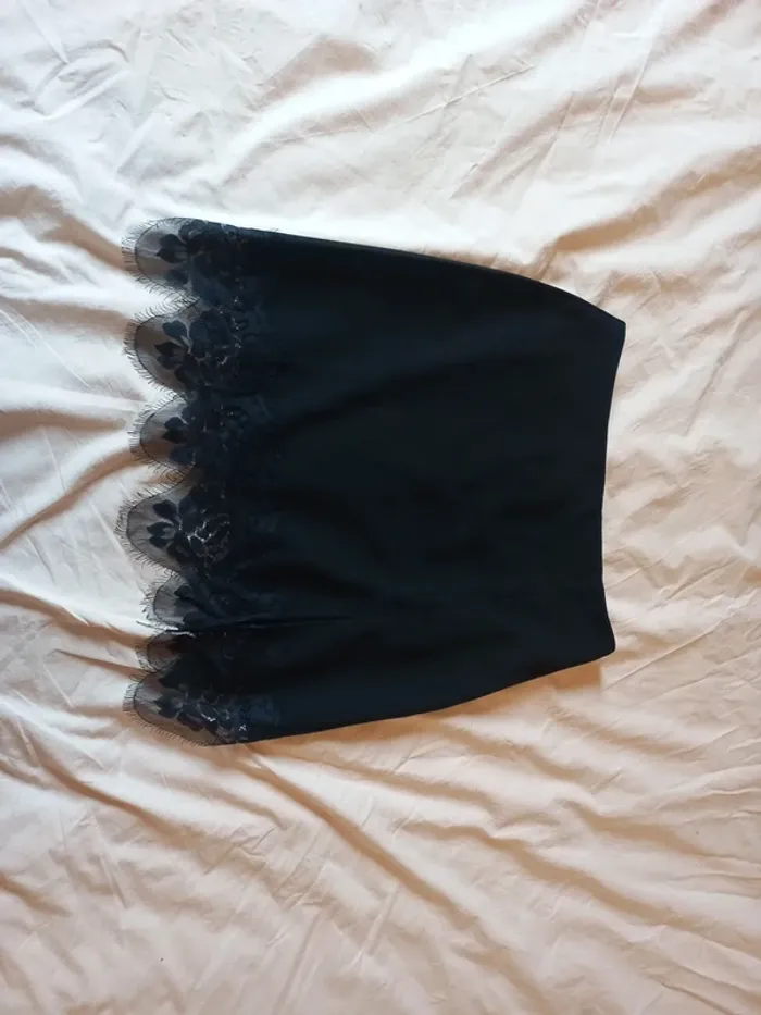 Jupe noire - photo numéro 3