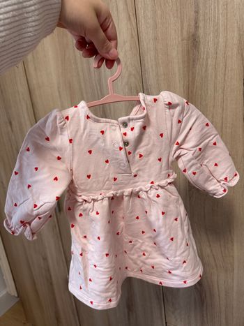 Robe rose pâle avec petits cœurs rouges - Très mignonne